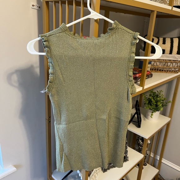 Ribbed Ruffle-Trim Sleeveless Tank - Olive Green - Picture 4 of 4